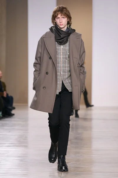 Look 17